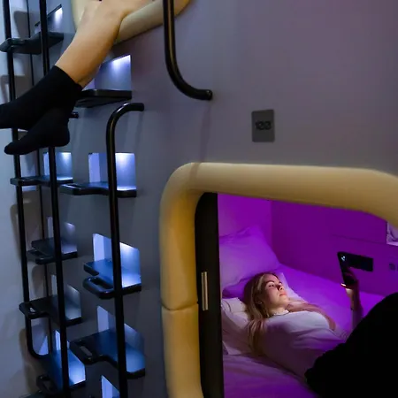 Capsule Hotel Constellation 91-2